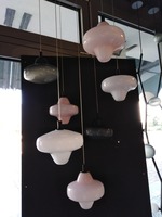 Vícečetná - BRO PC01343_ATYP Závěsné svítidlo STARCLOUD ATRIA (2x perleť.šedá) + VEGA (2x opalín bublinky) + LYRA (2x perleť.růžová) + LYRA (1x perleť.růžová bublinky) + černý baldachýn 50cm - BROKIS