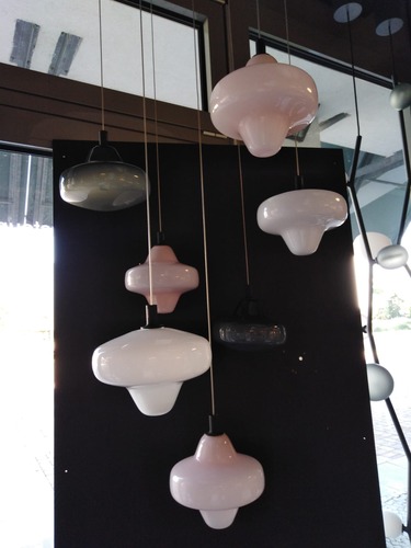 Vícečetná - BRO PC01343_ATYP Závěsné svítidlo STARCLOUD ATRIA (2x perleť.šedá) + VEGA (2x opalín bublinky) + LYRA (2x perleť.růžová) + LYRA (1x perleť.růžová bublinky) + černý baldachýn 50cm - BROKIS - foto 1