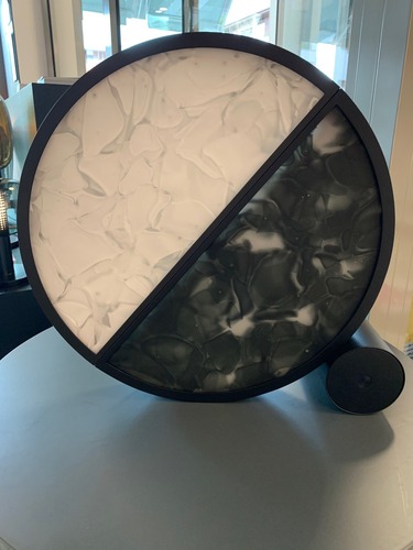 Stolní lampy dekorační - BRO PC01270_001 Stolní lampa GEOMETRIC triplex opál BROKISGLASS / šedá kouřová BROKISGLASS / černý matný komaxit / černý kabel - BROKIS A - foto 1