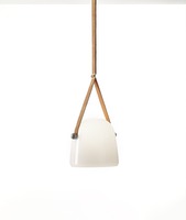 Dekorativní - BRO PC00938_024 Závěsné svítidlo MONA LARGE LED 15W 3000K 760lm sklo opalín / černý elox / popruhy kožené přírodní - BROKIS A