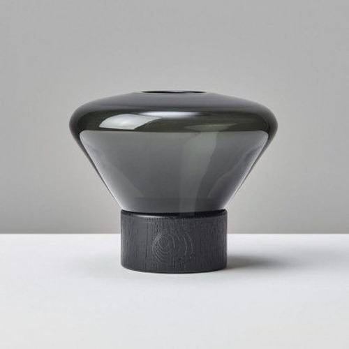 Ostatní - BRO PC01008_002 Svícen MUFFINS Candleholder sklo šedá kouřová transparent + noha dub evropský černě mořený - BROKIS A - foto 1