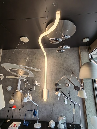 Dekorativní - AR 2134010AHE-KOMPLET Nástěnný/stropní systém Alphabet 3000K - ARTEMIDE - foto 1