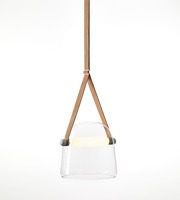 Dekorativní - BRO PC00938_017 Závěsné svítidlo MONA LARGE LED 15W 3000K 760lm transparentní sklo / černý elox / popruhy kožené přírodní - BROKIS A