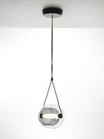 Dekorativní - BRO PC00937_002 Capsula, závěsné svítidlo, vnější čiré + vnitřní šedé kouřové sklo / černý kov / černý kabel 7,5W LED 2700K, šířka 29,5cm - BROKIS A