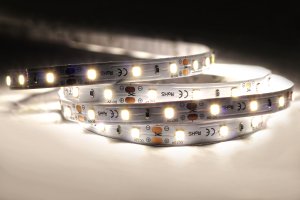 Jednobarevné LED pásky 12V, 24V, 230V - LED pásek HQS 9,6W/m, 8mm,  24V, IP33, 120LED/m, SMD 2835, Ra 80