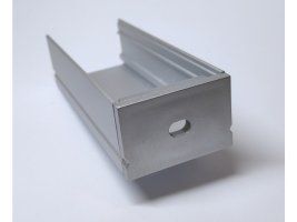 Difuzory a koncovky - Koncovka profilu Surface 7 s otvorem, stříbrná