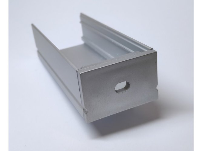 Difuzory a koncovky - Koncovka profilu Surface 7 s otvorem, stříbrná - foto 1