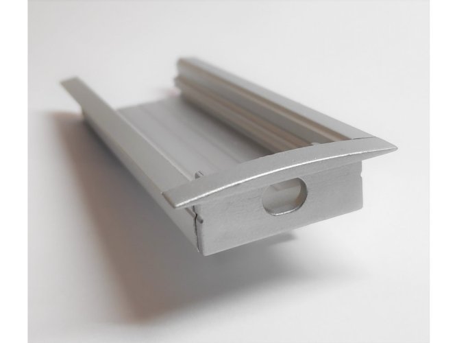 Difuzory a koncovky - Koncovka pro profil RECESSED 3 s otvorem, stříbrná - foto 1