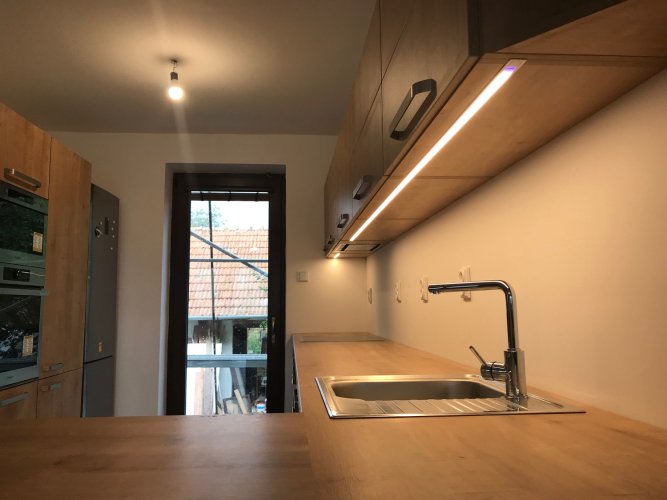 Konfigurátory LED sestav - LED osvětlení do kuchyně  s VESTAVNOU LIŠTOU, 1-5m, 12W/m, ovladač v liště, kompletní sada - foto 1