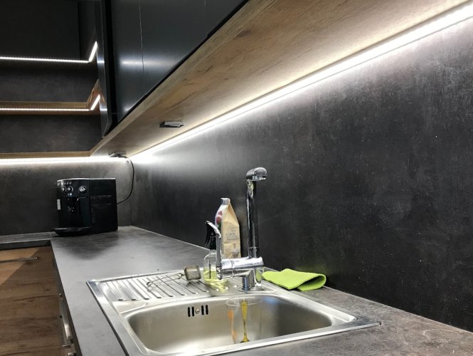 Konfigurátory LED sestav - LED osvětlení do kuchyně  s ROHOVOU LIŠTOU, 1-5m, 12W/m, ovladač v liště, kompletní sada - foto 1